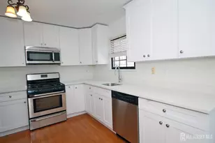 1 Wellington Ct, Sayreville, NJ 08872 - Photo 8