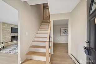 7 Weiss Dr, Middlesex, NJ 08846 - Photo 2