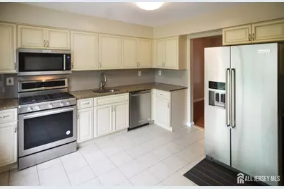 202 Hidden Village Drive, Perth Amboy, NJ 08861 - Photo 4