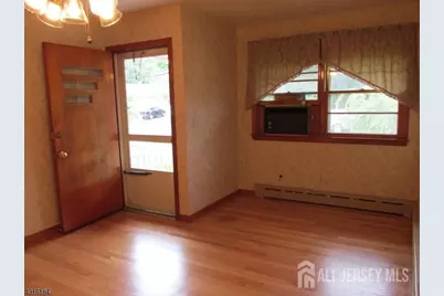 1818 W 4th Street W, Dunellen, NJ 08812 - Photo 4