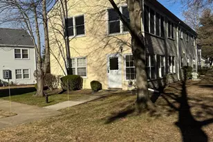 413 Oxford Ln, Monroe Township, NJ 08831 - Photo 2