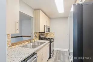 208 Sunshine Ct, Sayreville, NJ 08859 - Photo 8