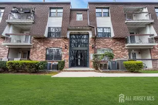 603 Green Hollow Dr, Iselin, NJ 08830 - Photo 2