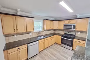 533 S Park Dr S, Perth Amboy, NJ 08861 - Photo 6