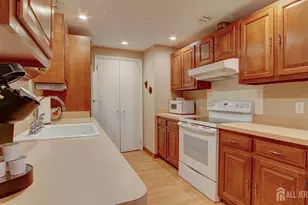 130 Plymouth Ln, Monroe Township, NJ 08831 - Photo 10