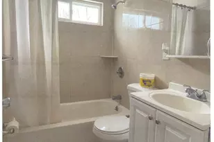 25 Hull Dr, Edison, NJ 08817 - Photo 8