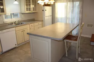 224 Westgate Dr, Edison, NJ 08820 - Photo 8