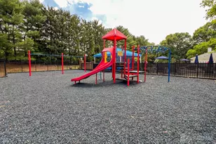 304 Wimbeldon Ct, North Brunswick Township, NJ 08902 - Photo 16