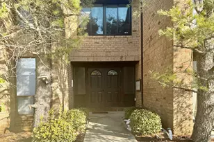 256 Willowbrook Dr, North Brunswick Township, NJ 08902 - Photo 2