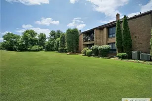 354 Willowbrook Dr, North Brunswick Township, NJ 08902 - Photo 2