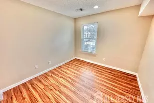 211 Sunshine Ct, Sayreville, NJ 08859 - Photo 14