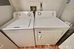 211 Sunshine Ct, Sayreville, NJ 08859 - Photo 16