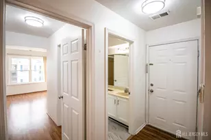 1337 N Waterford Dr, Edison, NJ 08817 - Photo 28