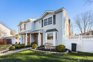 126 Leah Ct, South Brunswick Township, NJ 08810 - Photo 2