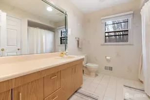 25 Cherokee Rd, East Brunswick Township, NJ 08816 - Photo 24