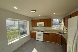 351 Constitution Cir, North Brunswick Township, NJ 08902 - Photo 6