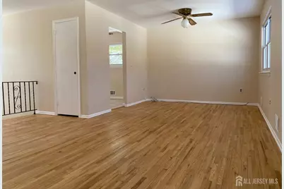 4 Linden Lane S, Plainsboro Township, NJ 08536 - Photo 2