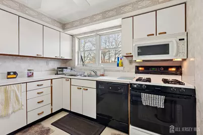 24 Woodedge Avenue #A8, Edison, NJ 08817 - Photo 10