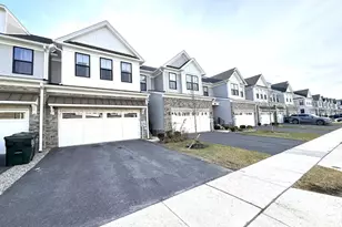5 Wisteria Ct, Monroe Township, NJ 08831 - Photo 2