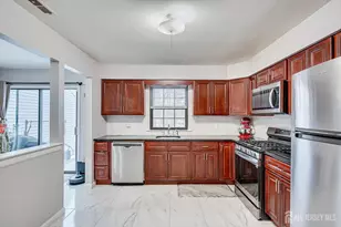 304 Maplecrest Rd, Edison, NJ 08820 - Photo 20