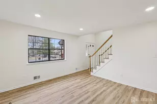 21 Wellington Ct, Sayreville, NJ 08872 - Photo 4