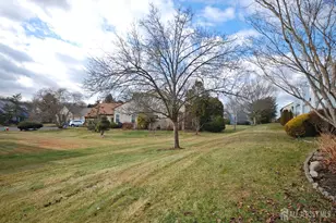 5 Cambridge Dr, Monroe Township, NJ 08831 - Photo 2