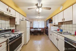 307 Edison Glen Terrace, Edison, NJ 08837 - Photo 4