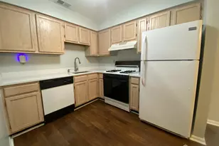 215 Waterford Dr, Middlesex, NJ 08817 - Photo 4