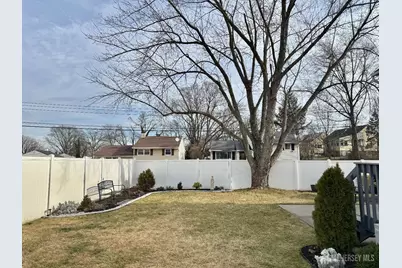 60 Tracy Drive, Fords, NJ 08863 - Photo 6
