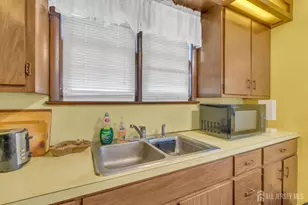 184 Green St, Woodbridge Township, NJ 07095 - Photo 16