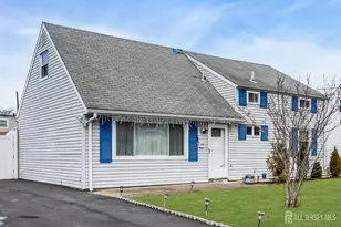 89 W Warren St, Iselin, NJ 08830 - Photo 2