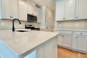 618 Sadie Cir, New Brunswick, NJ 08901 - Photo 6