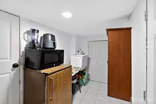 425 East Ave, Perth Amboy, NJ 08861 - Photo 18