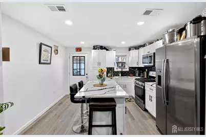 425 East Avenue, Perth Amboy, NJ 08861 - Photo 8
