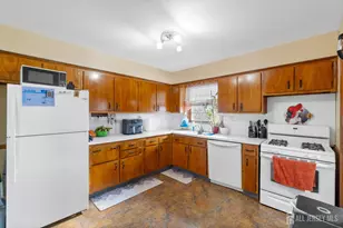 32 Sunset Dr, Port Reading, NJ 07064 - Photo 10
