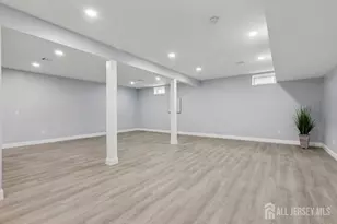 239 Suttons Ln, Edison, NJ 08817 - Photo 34