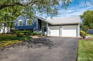 7 Gentore Ct, Edison, NJ 08820 - Photo 2