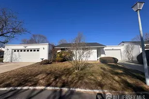 97 Salix Plaza, Monroe Township, NJ 08831 - Photo 2