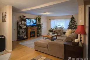 18 Garfield Park, Edison, NJ 08837 - Photo 2