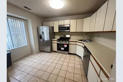 89 Gate House Lane, Edison, NJ 08820 - Photo 4