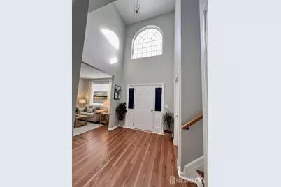 4 Cobblers Circle, Franklin Township, NJ 08823 - Photo 2