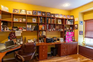 125 Fontaine Ct, Monroe Township, NJ 08831 - Photo 4