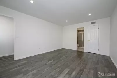 303 Michaels Court, Woodbridge Township, NJ 07095 - Photo 20