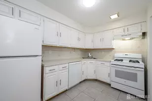 303 Michaels Ct, Woodbridge Township, NJ 07095 - Photo 10