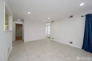 303 Michaels Ct, Woodbridge Township, NJ 07095 - Photo 8