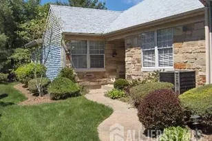 25 Martin Van Buren Dr, Monroe Township, NJ 08831 - Photo 1