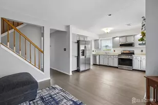 107 Lloyd Ct, East Brunswick Township, NJ 08816 - Photo 8