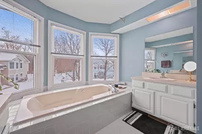 107 Lloyd Court, East Brunswick Township, NJ 08816 - Photo 16