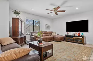 225 Medford Ct, Manalapan Township, NJ 07726 - Photo 2