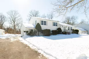 9 Sturbridge Dr W, Piscataway Township, NJ 08854 - Photo 2